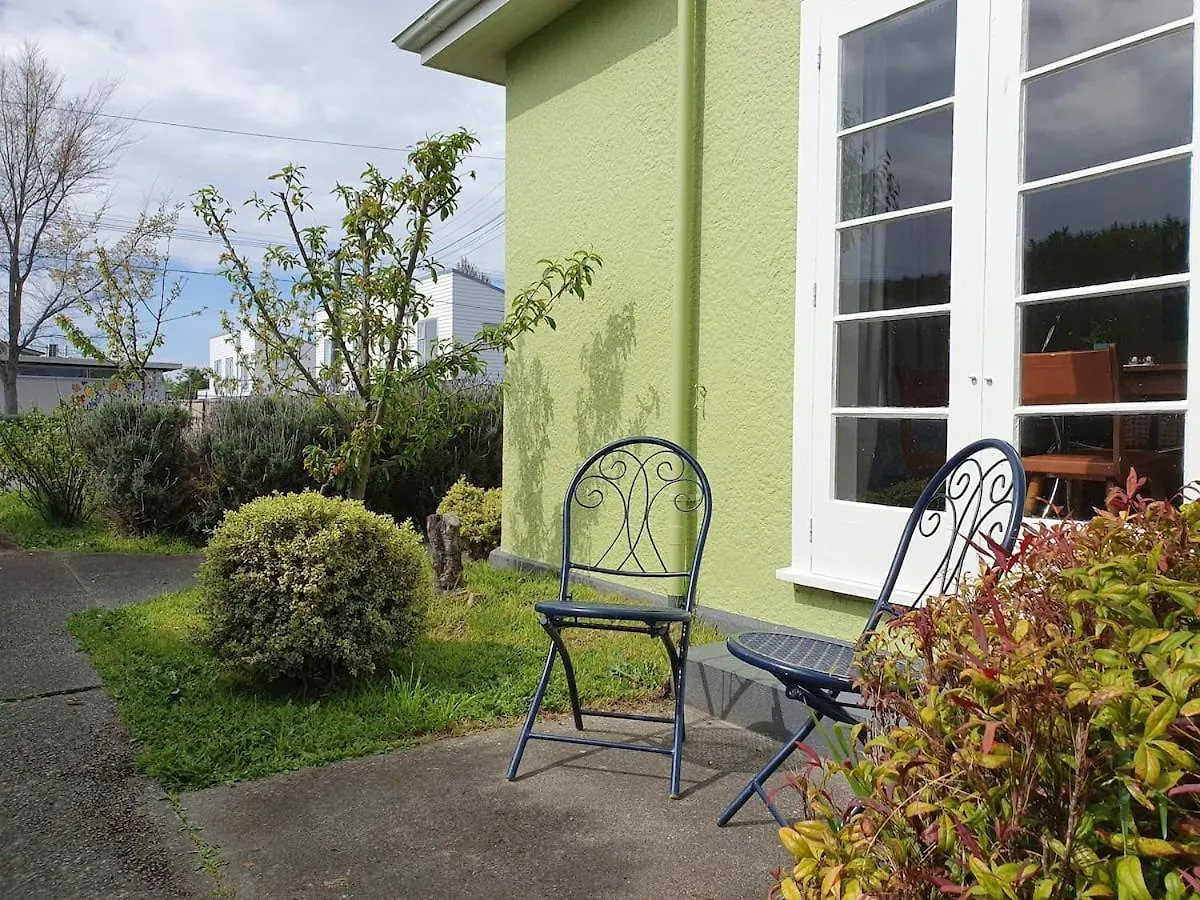 Cosy And Quiet Vintage Retreat Apartment Christchurch